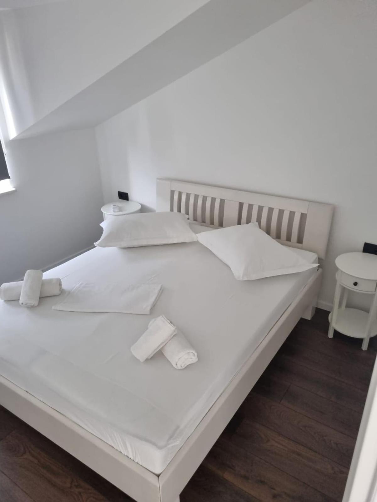Superior Apartments Luka Μπολ Εξωτερικό φωτογραφία